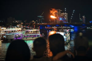 Ngắm rồng phun lửa ơ Đà Nẵng
