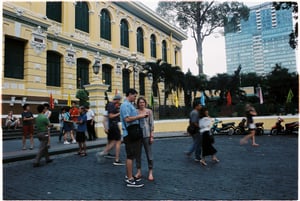 Du khách nước ngoài đến tham quan Thành phố Hồ Chí Minh