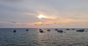 Đoàn thuyền đón bình minh