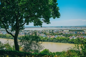 Thành phố Phú Yên nhìn từ Tháp Nhạn