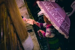 Em bé người dân tộc