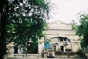 Một toà nhà cũ ở TP.HCM