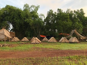 Bãi cắm trại bên cạnh Hồ Trị An