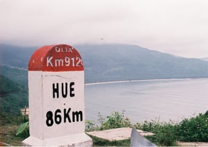 Cột mốc Km912 hướng về thành phố Huế