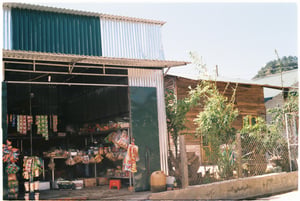 Một cửa hàng tạp hoá ở nông thôn