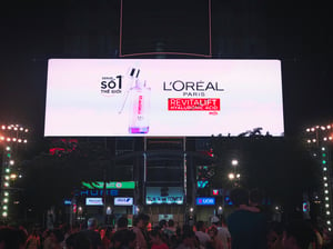 Quảng cáo ngoài trời LED OOH của L'oreal