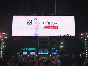 Quảng cáo ngoài trời LED OOH của L'oreal