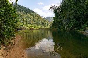 Đường vào Hang Én