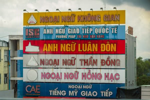 Các trung tâm ngoại ngữ trong một tòa nhà