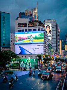 Digital OOH ở Bến Bạch Đằng đông đúc