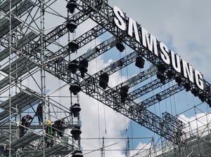 Công nhân làm việc tại một event của Samsung