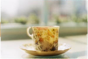 Tách trà có hoa văn cổ điển