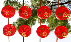 Đèn lồng đỏ trên cao