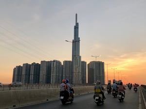 Hoàng hôn trên cầu Sài Gòn