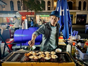 Quầy đồ ăn tại chợ đêm Phú Quốc