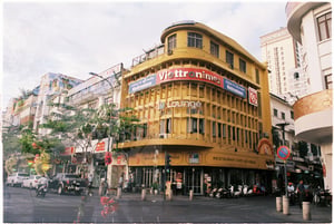 Tòa nhà Viettronimex ở phố đi bộ Nguyễn Huệ