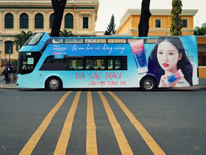 Quảng cáo xe buýt của Skin Aqua