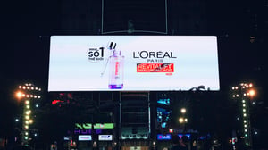 Quảng cáo ngoài trời LED OOH của L'oreal