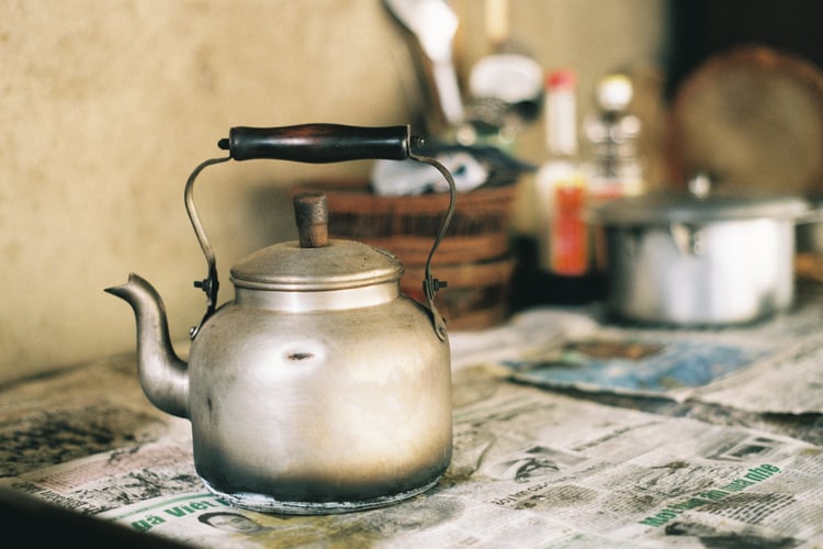 Ấm nước cũ