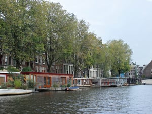 Thành phố ven sông