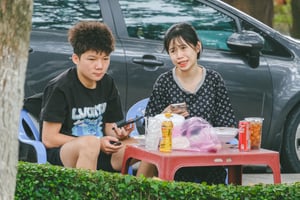 Giới trẻ uống tăng lực Number 1 và nước ngọt Coca-Cola