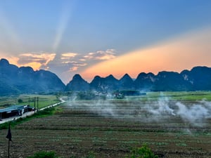 Phong cảnh làng quê trên đường vào Tú Làn