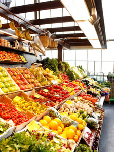 Một gian hàng rau củ quả tại chợ Kleinmarkthalle (Frankfurt, Đức)