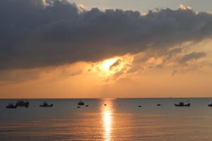 Hoàng hôn dần buông
