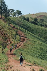 Một đoạn dốc trong cung đường trekking Tà Năng - Phan Dũng