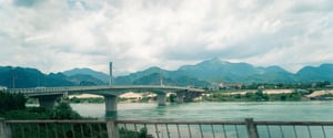 Cầu Hòa Bình 2 bắt qua sông Đà