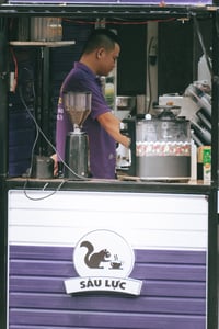 Xe đẩy cafe lề đường