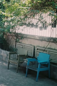 Góc bàn nhỏ xinh ở sân vườn