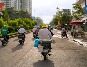 Chiếc xe cũ trên đường phố