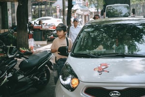 Cậu bé bán vé số