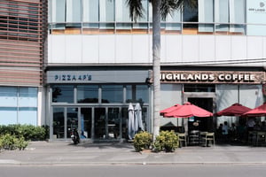 Pizza 4P's & Highlands Coffee