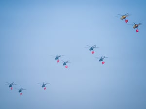 Đội hình diễu binh trực thăng