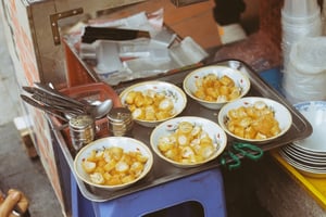 Quẩy ăn kèm với cháo sườn Hà Nội