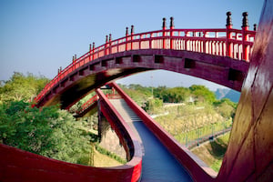 Cầu Nhật trên đồi Mặt Trời