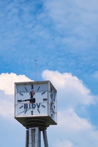 Đồng hồ ở vòng xoay Điện Biên Phủ, BIDV tài trợ
