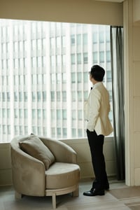 Chú rể đang suy tư