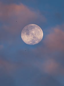 The day moon I've taken (version 3)