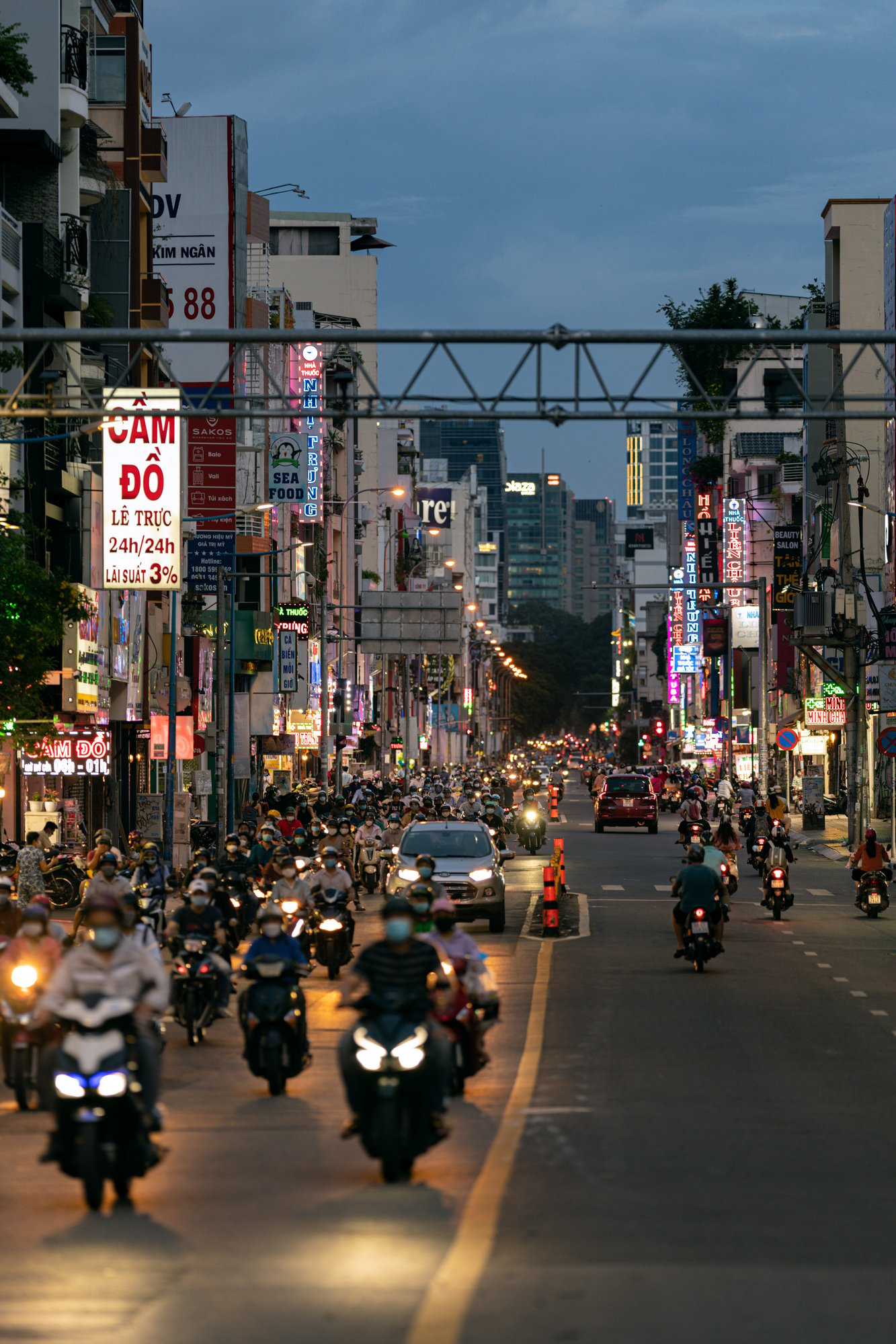 Đường phố Sài Gòn buổi ban chiều