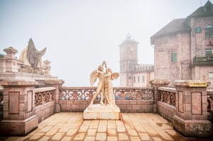A couple statue in Ba Na Hills