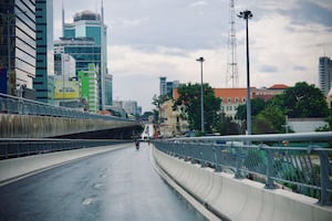 Cầu Ba Son vắng người