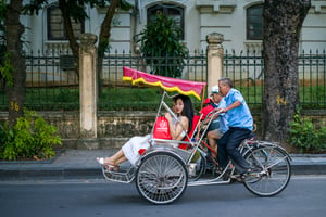 Xích lô trên phố