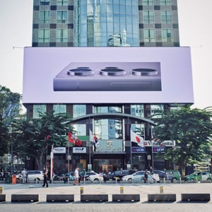 Billboard OOH khổng lồ tại tòa nhà Sunwah, Quận 1, Hồ Chí Minh