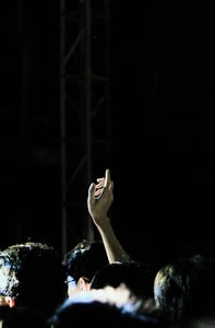 Khán giả đang phiêu theo điệu nhạc