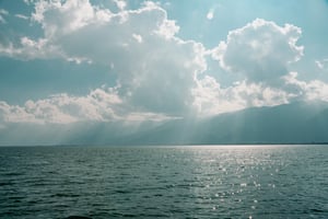 Nắng chiều trên mặt hồ Nhĩ Hải