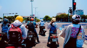 Chờ đèn giao thông tại một ngã tư