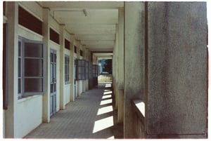 Hành lang vắng